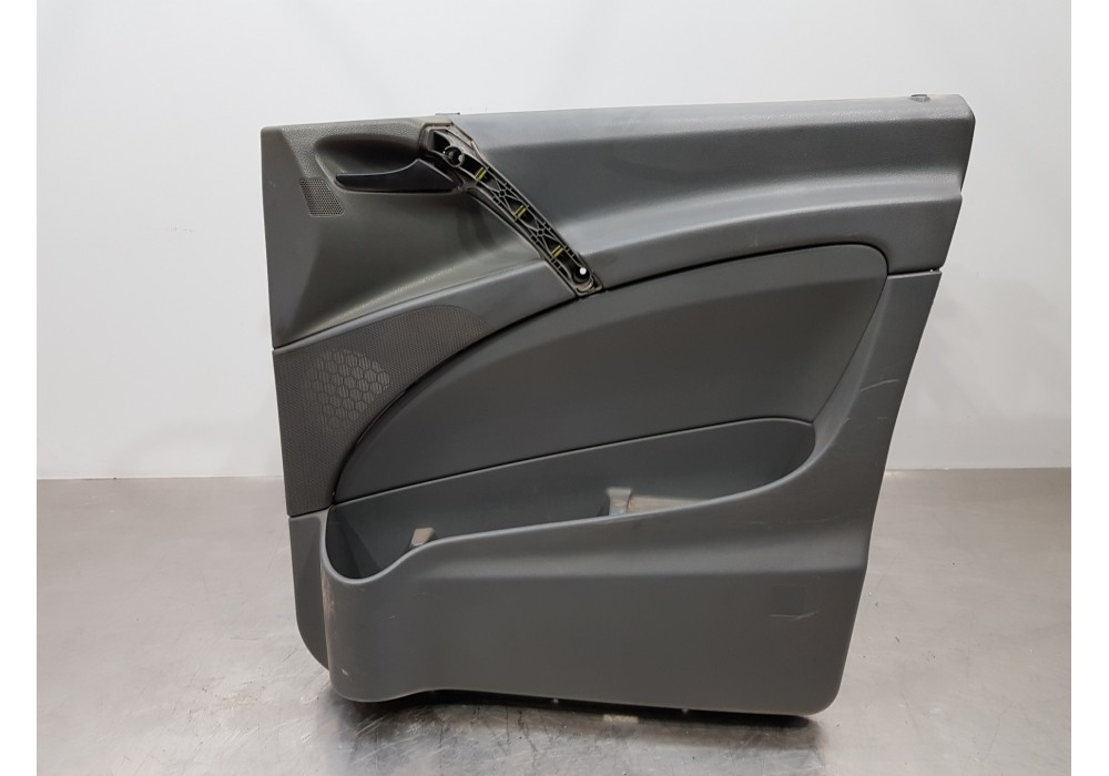 Recambio de guarnecido tapizado puerta delantera derecha para mercedes vito caja cerrada 6.03  furgon referencia OEM IAM A639727