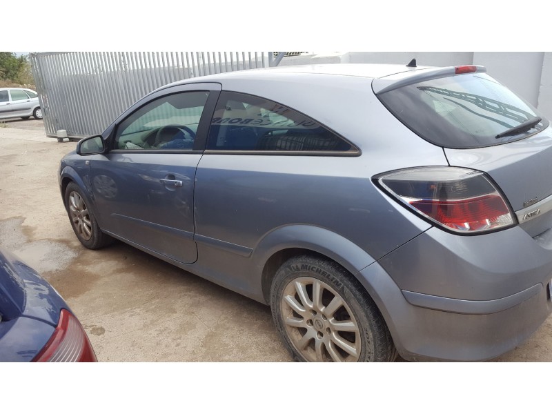 opel astra gtc del año 2005