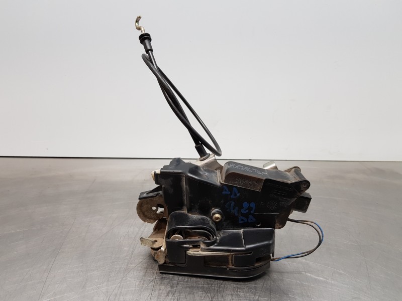 Recambio de cerradura puerta delantera derecha para mercedes vito caja cerrada 6.03  furgon referencia OEM IAM A6397201735  