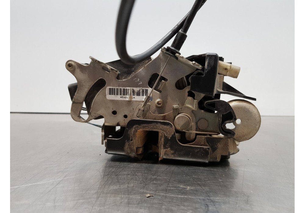 Recambio de cerradura puerta delantera derecha para mercedes vito caja cerrada 6.03  furgon referencia OEM IAM A6397201735  