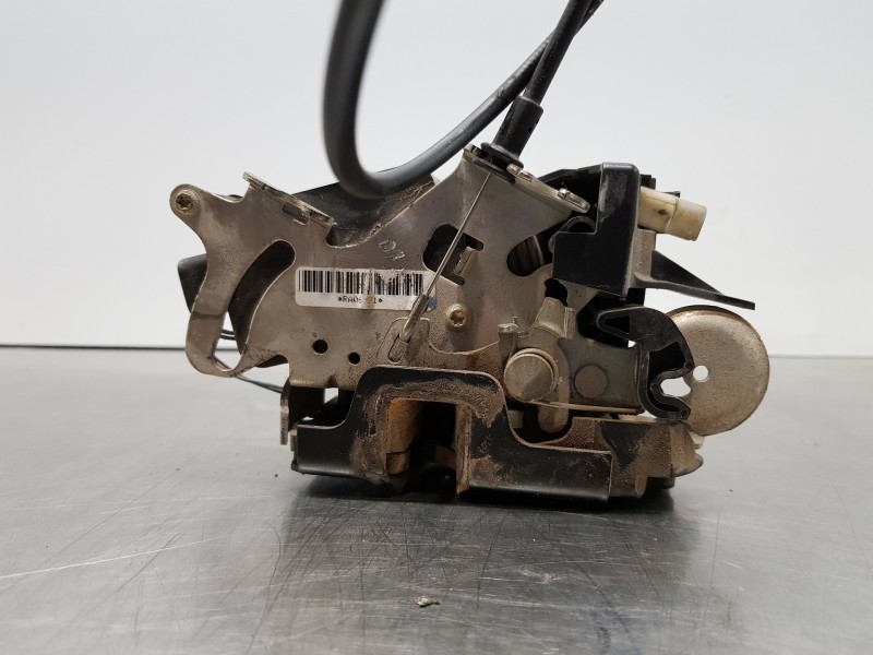 Recambio de cerradura puerta delantera derecha para mercedes vito caja cerrada 6.03  furgon referencia OEM IAM A6397201735  