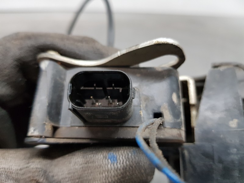 Recambio de cerradura puerta delantera derecha para mercedes vito caja cerrada 6.03  furgon referencia OEM IAM A6397201735  