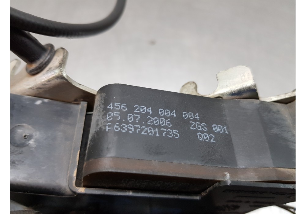 Recambio de cerradura puerta delantera derecha para mercedes vito caja cerrada 6.03  furgon referencia OEM IAM A6397201735  