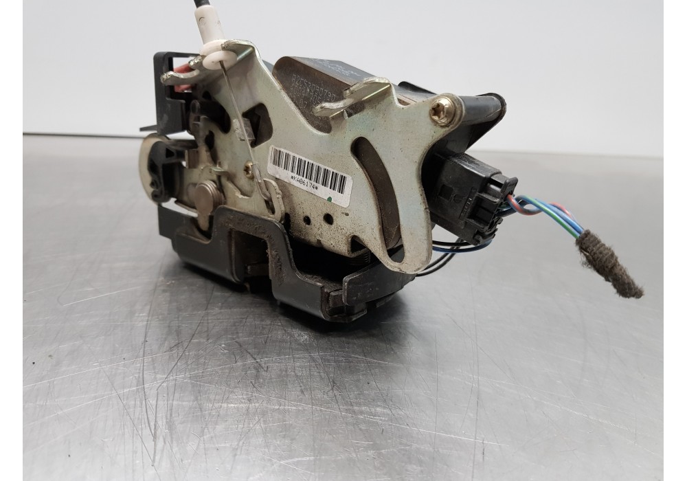 Recambio de cerradura puerta delantera izquierda para mercedes vito caja cerrada 6.03  furgon referencia OEM IAM A6397201635  