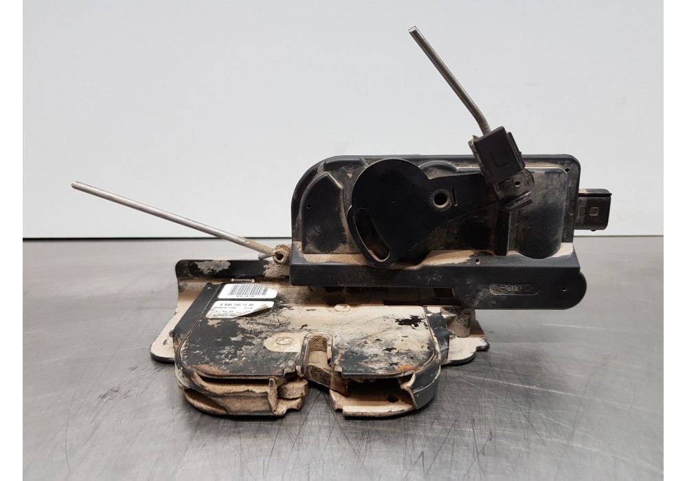 Recambio de cerradura puerta trasera derecha para mercedes vito caja cerrada 6.03  furgon referencia OEM IAM A6397401235  