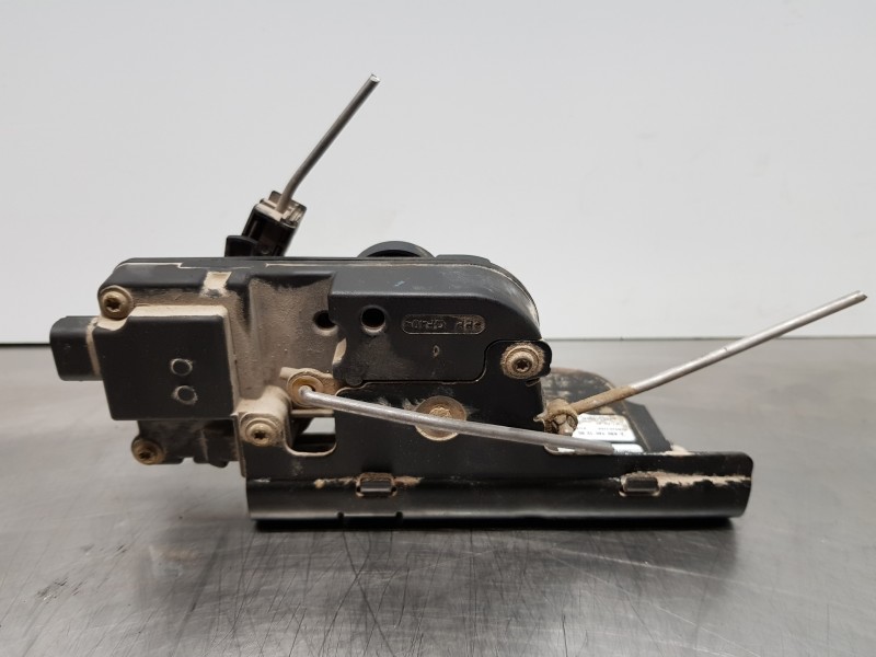 Recambio de cerradura puerta trasera derecha para mercedes vito caja cerrada 6.03  furgon referencia OEM IAM A6397401235  