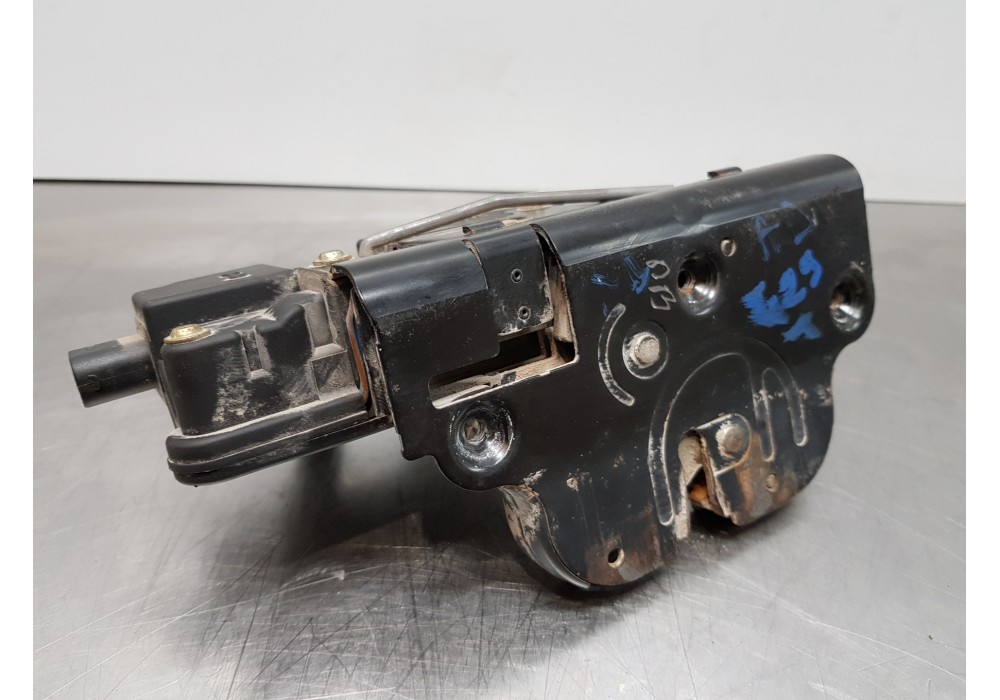 Recambio de cerradura puerta trasera derecha para mercedes vito caja cerrada 6.03  furgon referencia OEM IAM A6397401235  