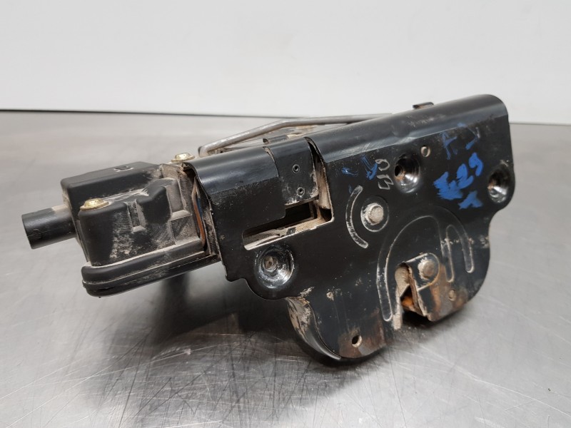 Recambio de cerradura puerta trasera derecha para mercedes vito caja cerrada 6.03  furgon referencia OEM IAM A6397401235  