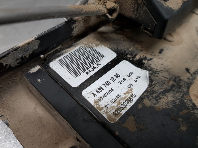 Recambio de cerradura puerta trasera derecha para mercedes vito caja cerrada 6.03  furgon referencia OEM IAM A6397401235  