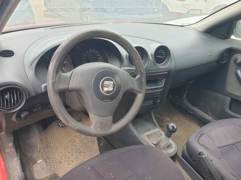 seat ibiza (6l1) del año 2001