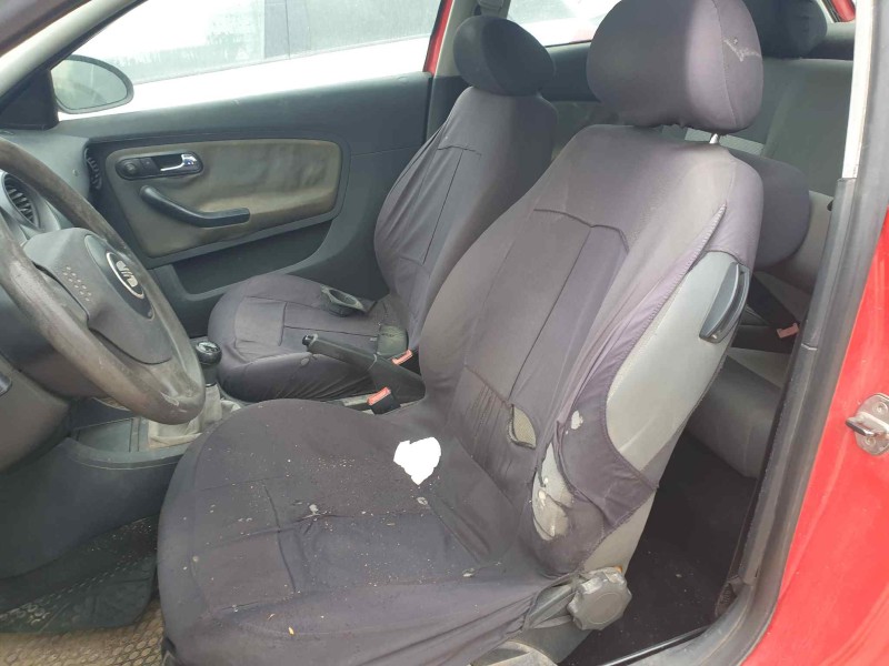 seat ibiza (6l1) del año 2001