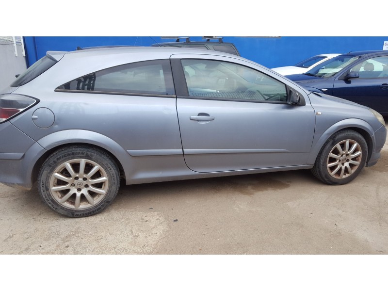 opel astra gtc del año 2005
