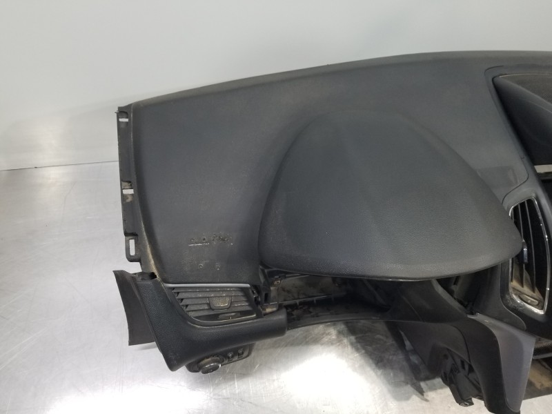 Recambio de salpicadero para opel zafira tourer c referencia OEM IAM 39019629  
