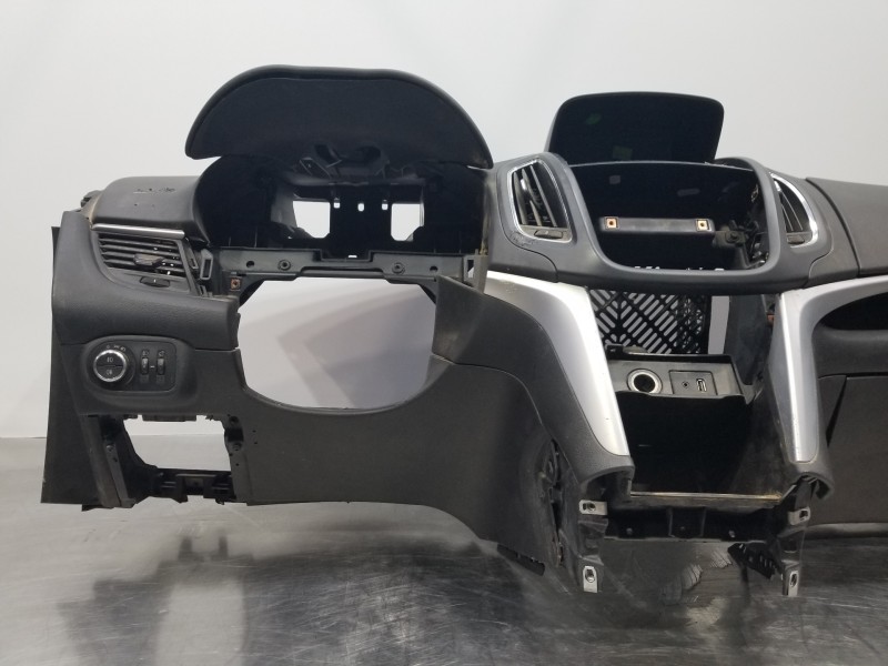 Recambio de salpicadero para opel zafira tourer c referencia OEM IAM 39019629  