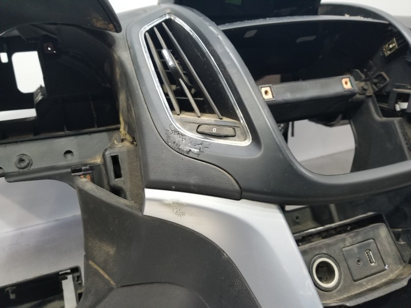 Recambio de salpicadero para opel zafira tourer c referencia OEM IAM 39019629  