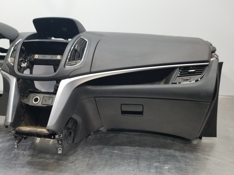 Recambio de salpicadero para opel zafira tourer c referencia OEM IAM 39019629  