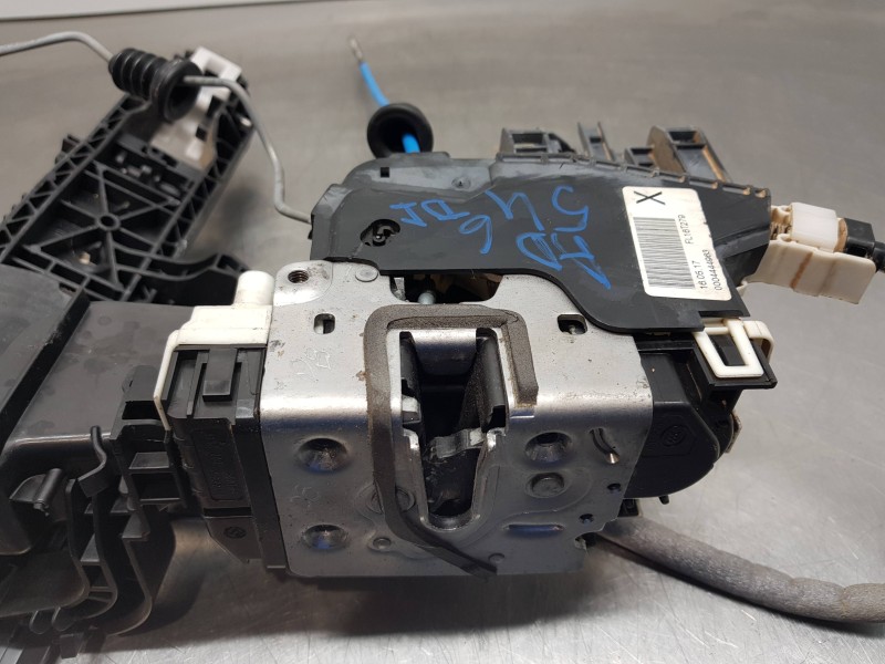 Recambio de cerradura puerta delantera izquierda para mercedes clase gla (w156) 200 d referencia OEM IAM A1667200135 A2040085899