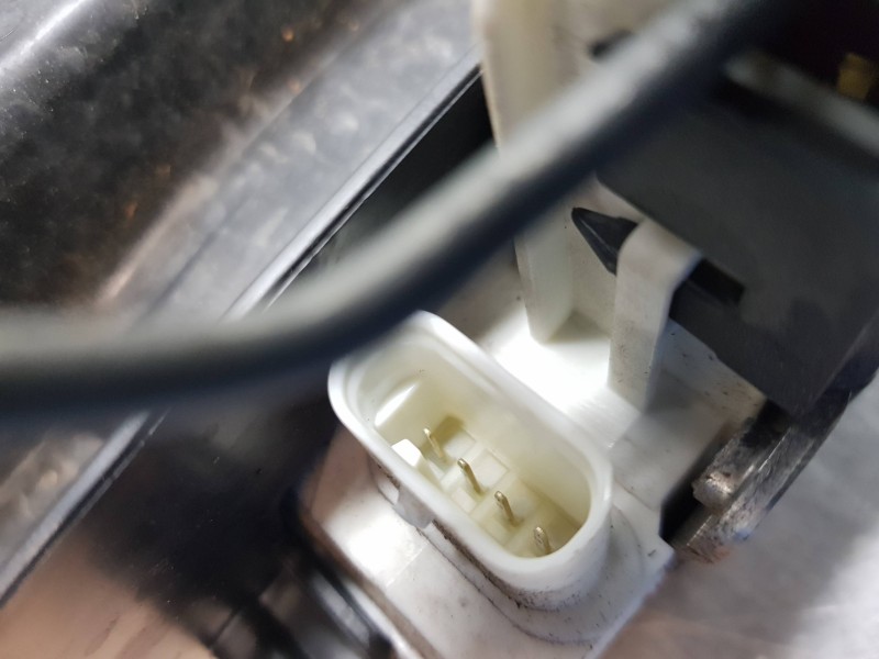 Recambio de cerradura puerta delantera izquierda para mercedes clase gla (w156) 200 d referencia OEM IAM A1667200135 A2040085899