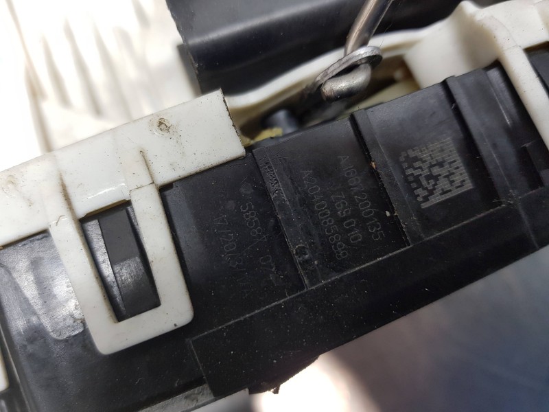 Recambio de cerradura puerta delantera izquierda para mercedes clase gla (w156) 200 d referencia OEM IAM A1667200135 A2040085899