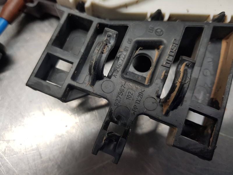 Recambio de cerradura puerta delantera izquierda para mercedes clase gla (w156) 200 d referencia OEM IAM A1667200135 A2040085899