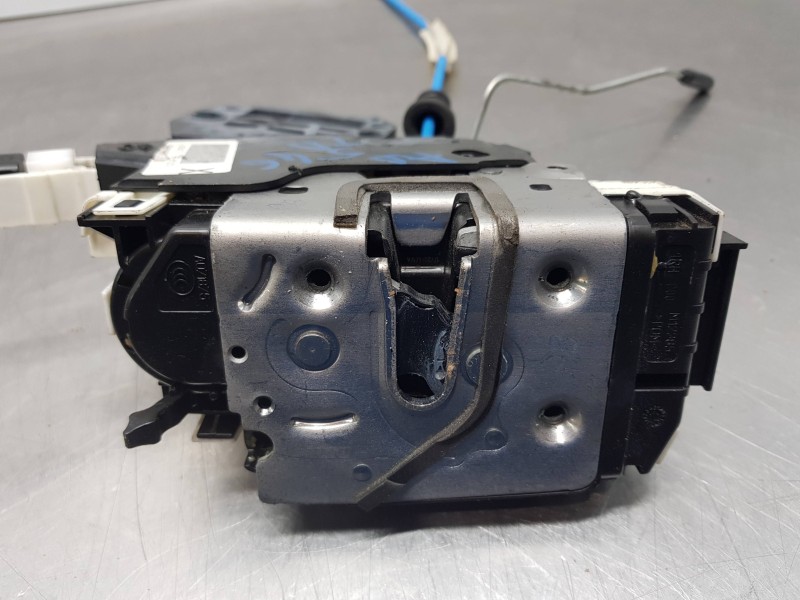 Recambio de cerradura puerta trasera derecha para mercedes clase gla (w156) 200 d referencia OEM IAM A2047302835  