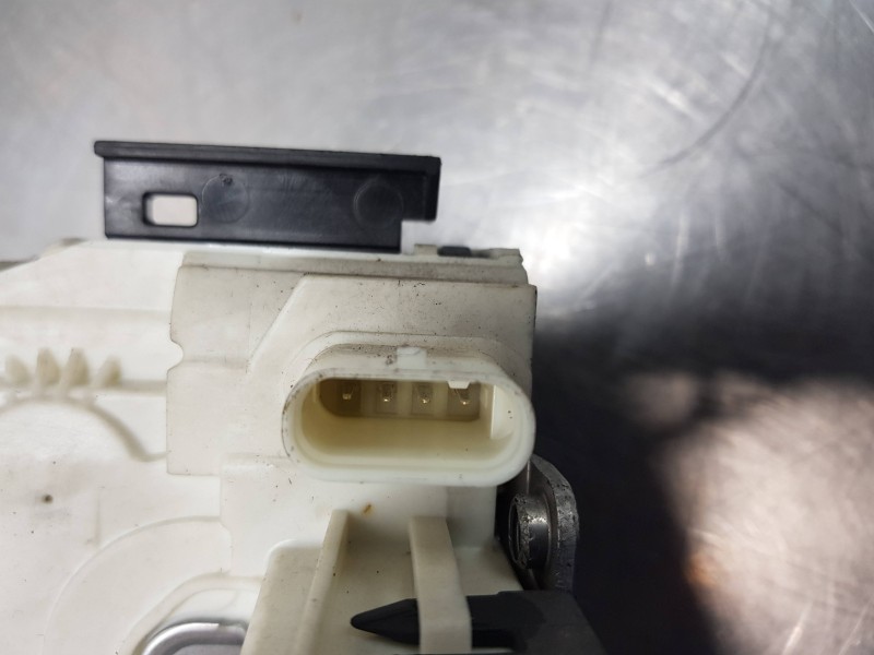 Recambio de cerradura puerta trasera derecha para mercedes clase gla (w156) 200 d referencia OEM IAM A2047302835  