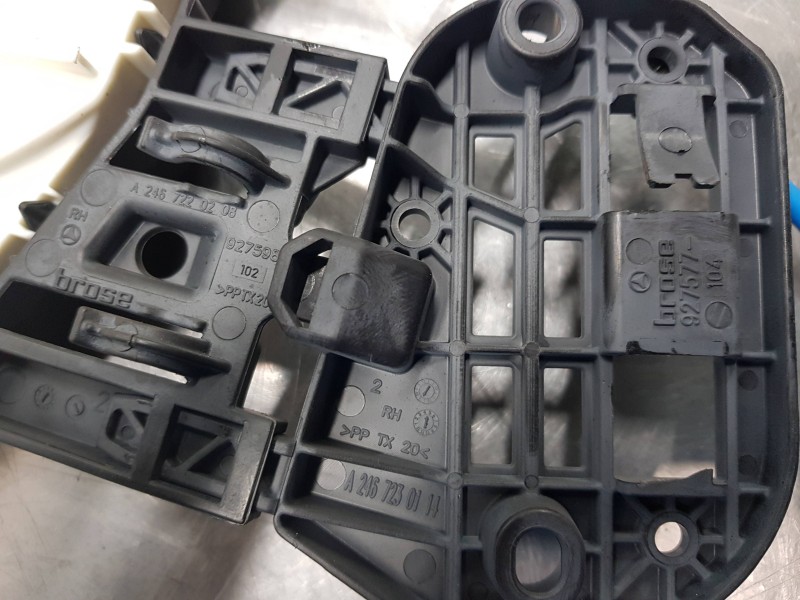 Recambio de cerradura puerta trasera derecha para mercedes clase gla (w156) 200 d referencia OEM IAM A2047302835  