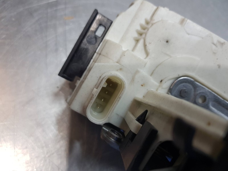 Recambio de cerradura puerta trasera izquierda para mercedes clase gla (w156) 200 d referencia OEM IAM A2047302735  