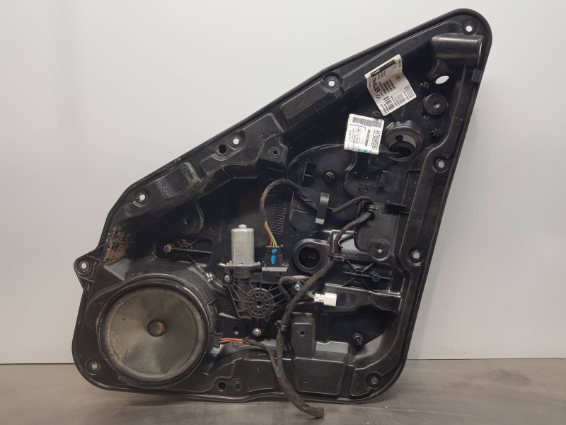 Recambio de elevalunas trasero izquierdo para mercedes clase gla (w156) 200 d referencia OEM IAM A1767303800 A2469063100 