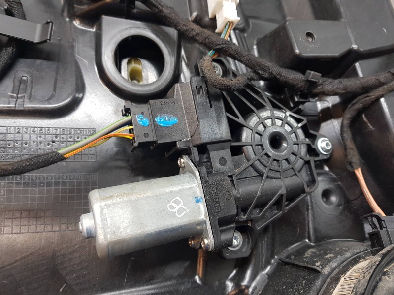 Recambio de elevalunas trasero izquierdo para mercedes clase gla (w156) 200 d referencia OEM IAM A1767303800 A2469063100 