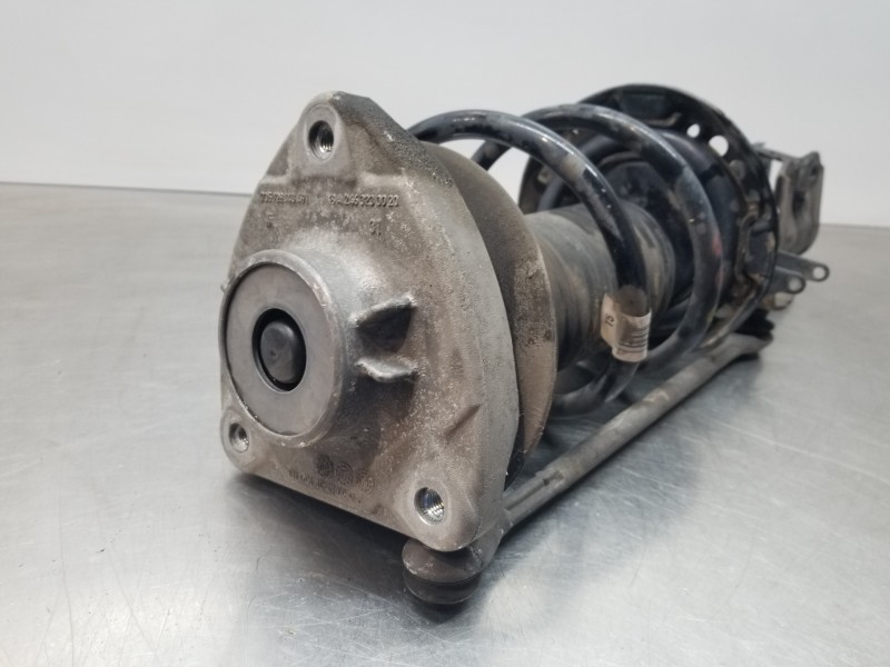 Recambio de amortiguador delantero izquierdo para mercedes clase gla (w156) 200 d referencia OEM IAM A1563231500  