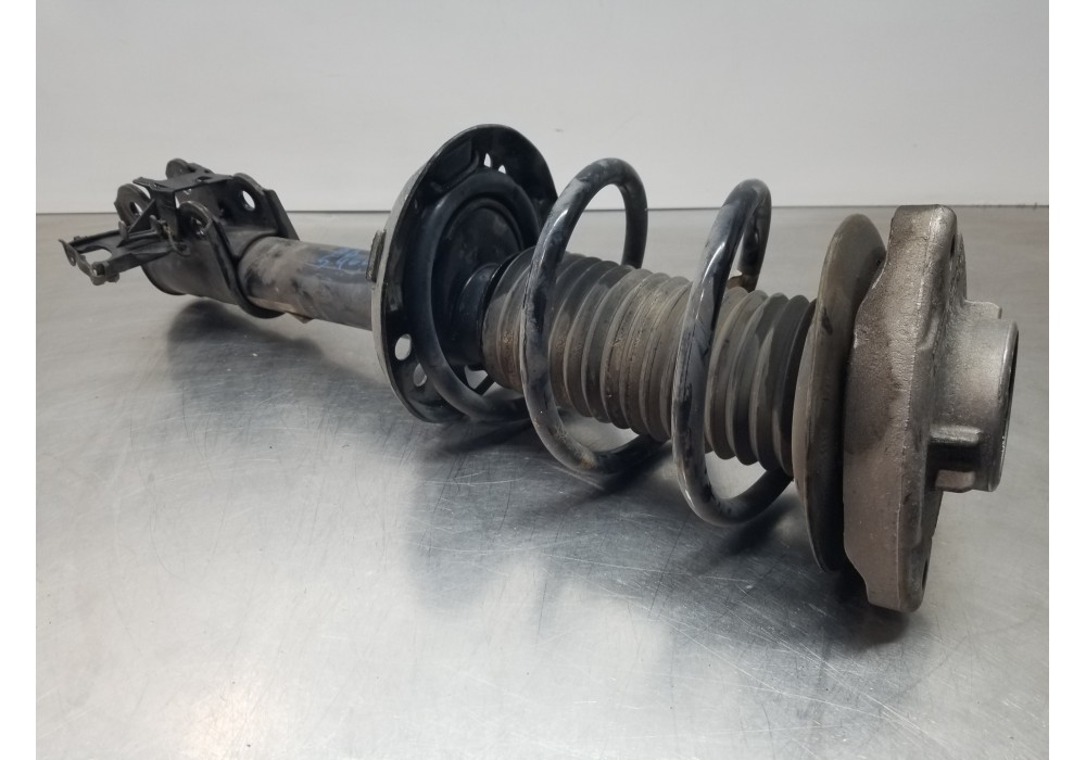 Recambio de amortiguador delantero izquierdo para mercedes clase gla (w156) 200 d referencia OEM IAM A1563231500  