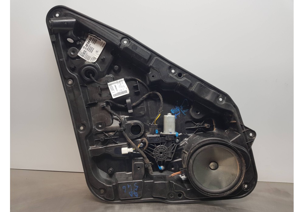 Recambio de elevalunas trasero derecho para mercedes clase gla (w156) 200 d referencia OEM IAM A1767304400 A1765405908 A24690632