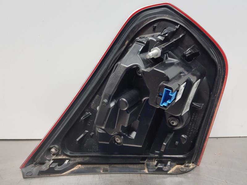 Recambio de piloto trasero derecho interior para mercedes clase gla (w156) 200 d referencia OEM IAM A1569068800  