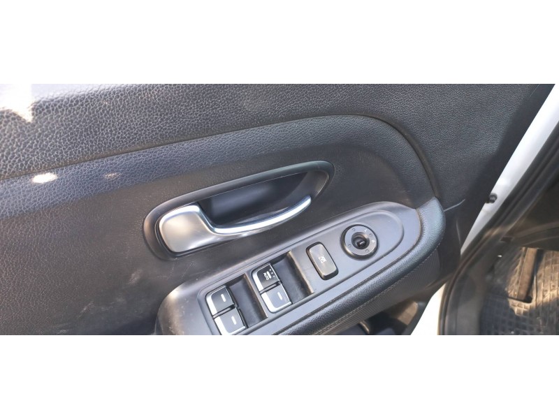 kia carens ( ) del año 2018