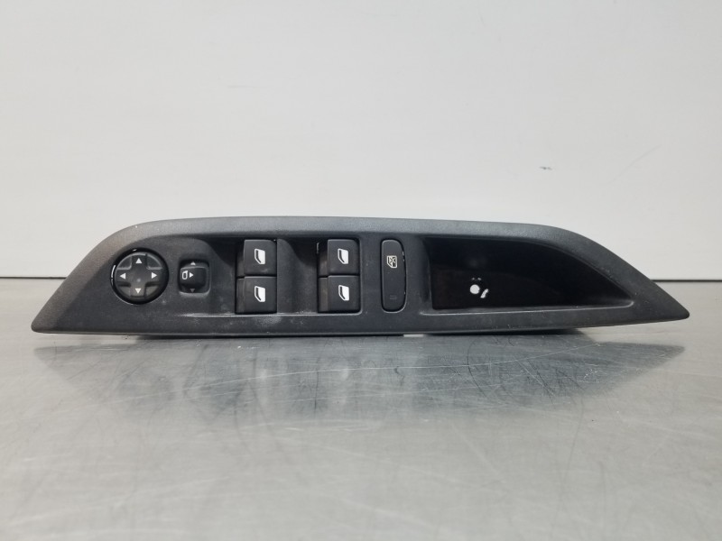 Recambio de mando elevalunas delantero izquierdo para peugeot 208 (p2) active pack referencia OEM IAM 98421760ZD  