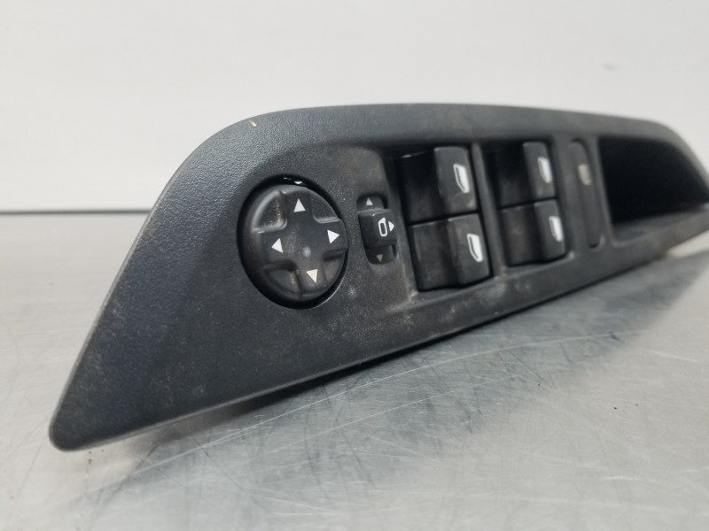 Recambio de mando elevalunas delantero izquierdo para peugeot 208 (p2) active pack referencia OEM IAM 98421760ZD  