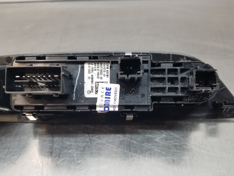 Recambio de mando elevalunas delantero izquierdo para peugeot 208 (p2) active pack referencia OEM IAM 98421760ZD  