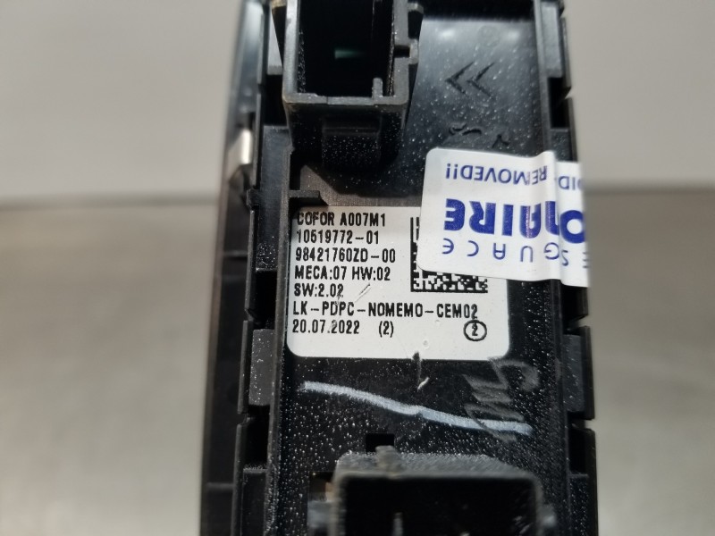 Recambio de mando elevalunas delantero izquierdo para peugeot 208 (p2) active pack referencia OEM IAM 98421760ZD  