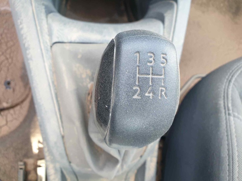 peugeot 208 del año 2013