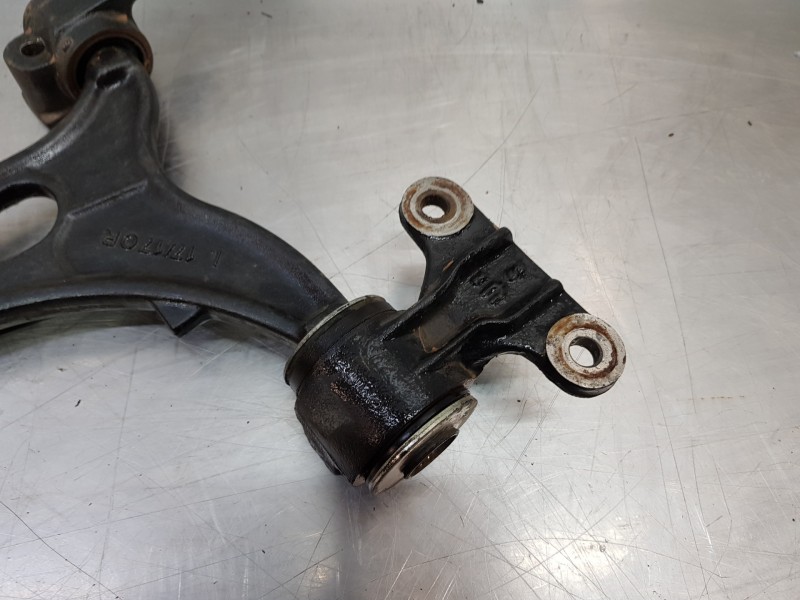 Recambio de brazo suspension inferior delantero izquierdo para citroen jumpy combi referencia OEM IAM 3520R8  