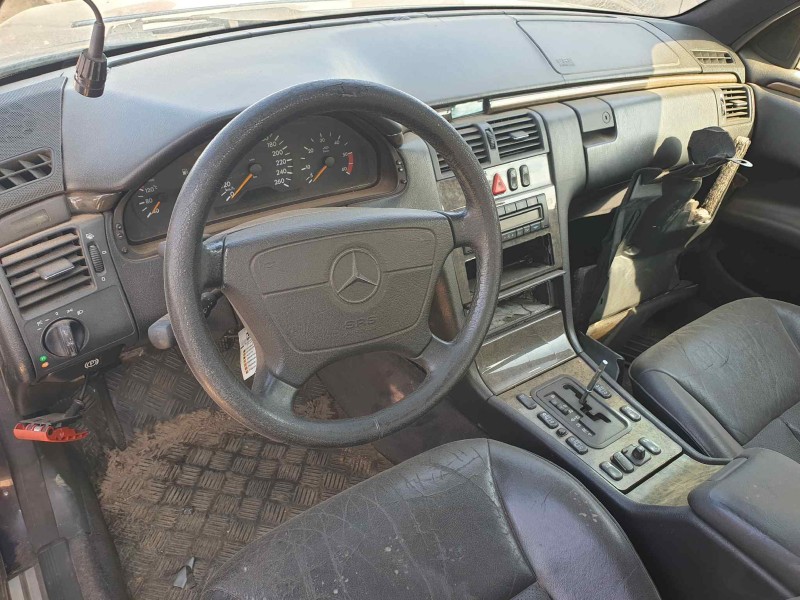 mercedes clase e (w210) berlina del año 2006