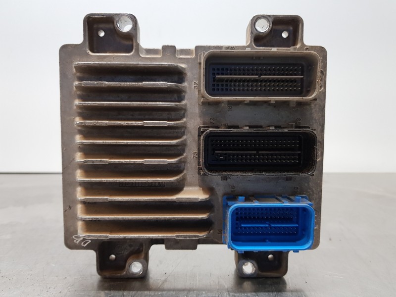 Recambio de centralita motor uce para opel zafira tourer c referencia OEM IAM 12669136  