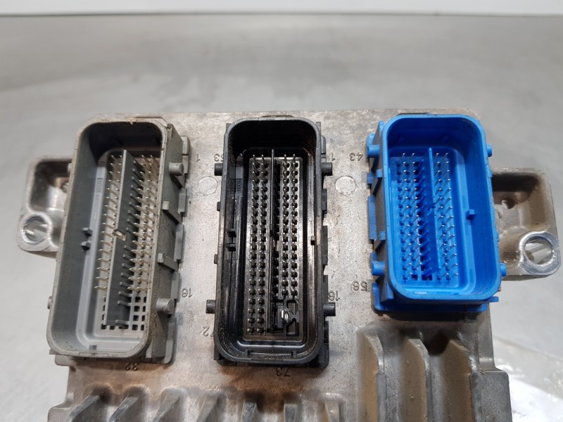 Recambio de centralita motor uce para opel zafira tourer c referencia OEM IAM 12669136  