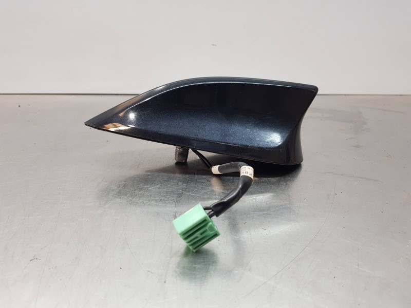 Recambio de antena para mazda cx-5 skyactiv referencia OEM IAM KD456693051  