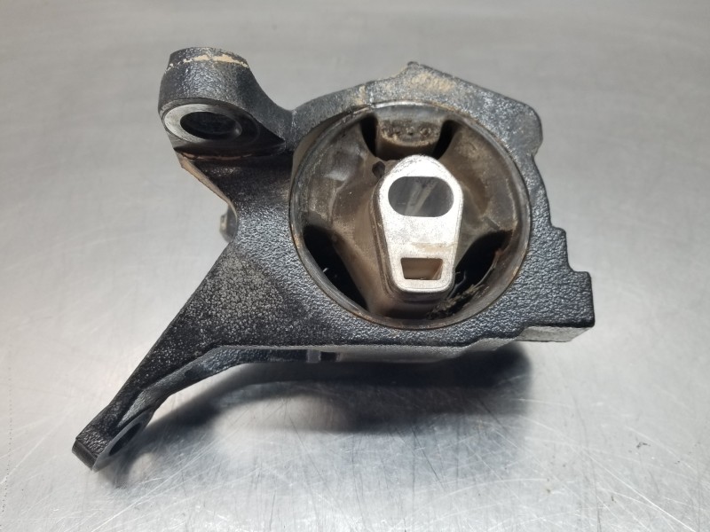 Recambio de soporte motor izquierdo para mazda cx-5 skyactiv referencia OEM IAM KD6239070B  