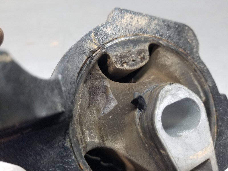 Recambio de soporte motor izquierdo para mazda cx-5 skyactiv referencia OEM IAM KD6239070B  