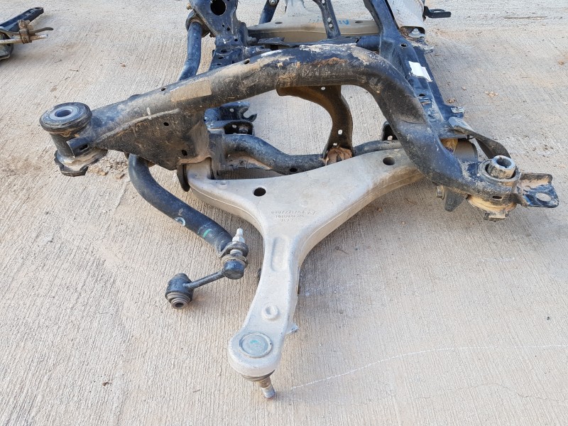 Recambio de puente delantero para jeep gr. cherokee iv 4x4 referencia OEM IAM 4877621AD 68252205AC 