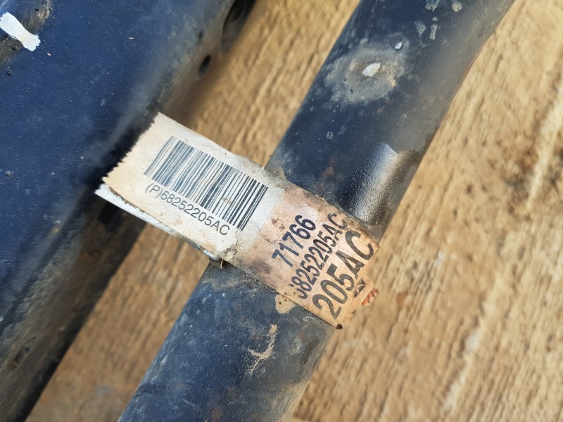 Recambio de puente delantero para jeep gr. cherokee iv 4x4 referencia OEM IAM 4877621AD 68252205AC 