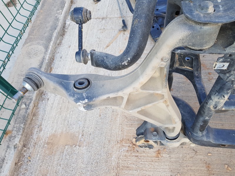 Recambio de puente delantero para jeep gr. cherokee iv 4x4 referencia OEM IAM 4877621AD 68252205AC 